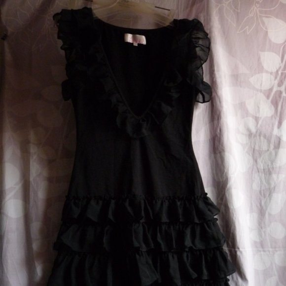 Sleeveless wood ear cake skirt dress